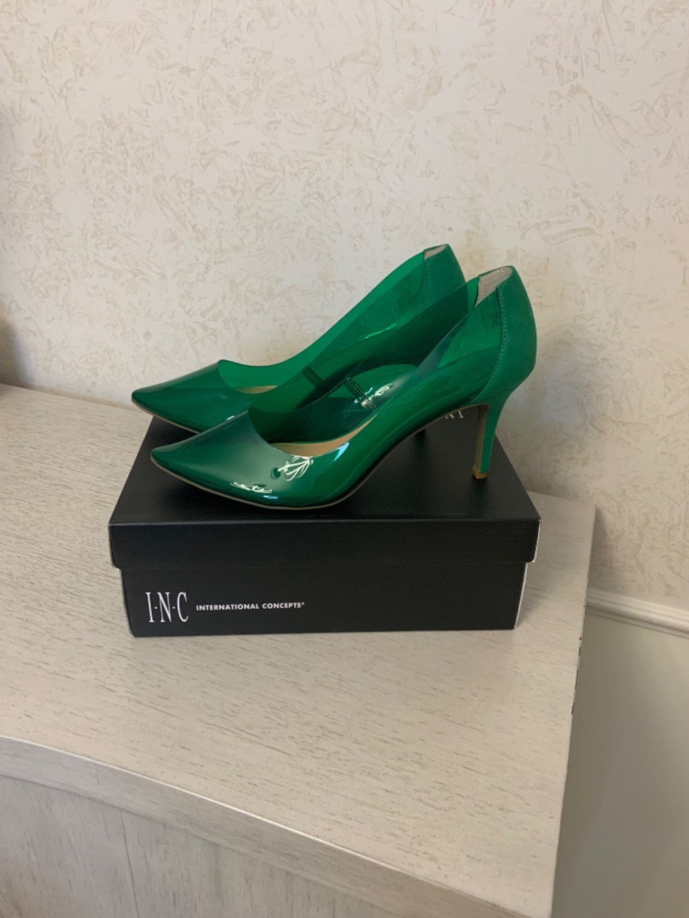 I.N.C. Green vinyl and suede heels, size 11. - Picture 2 of 5
